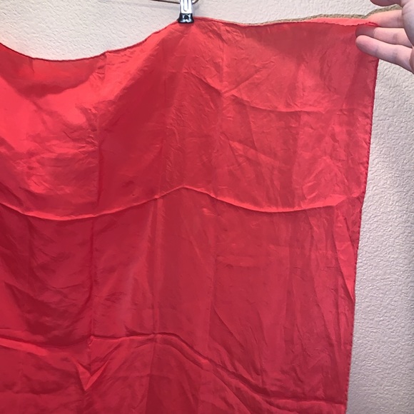 Reddish pink 100% silk square scarf - Picture 2 of 3